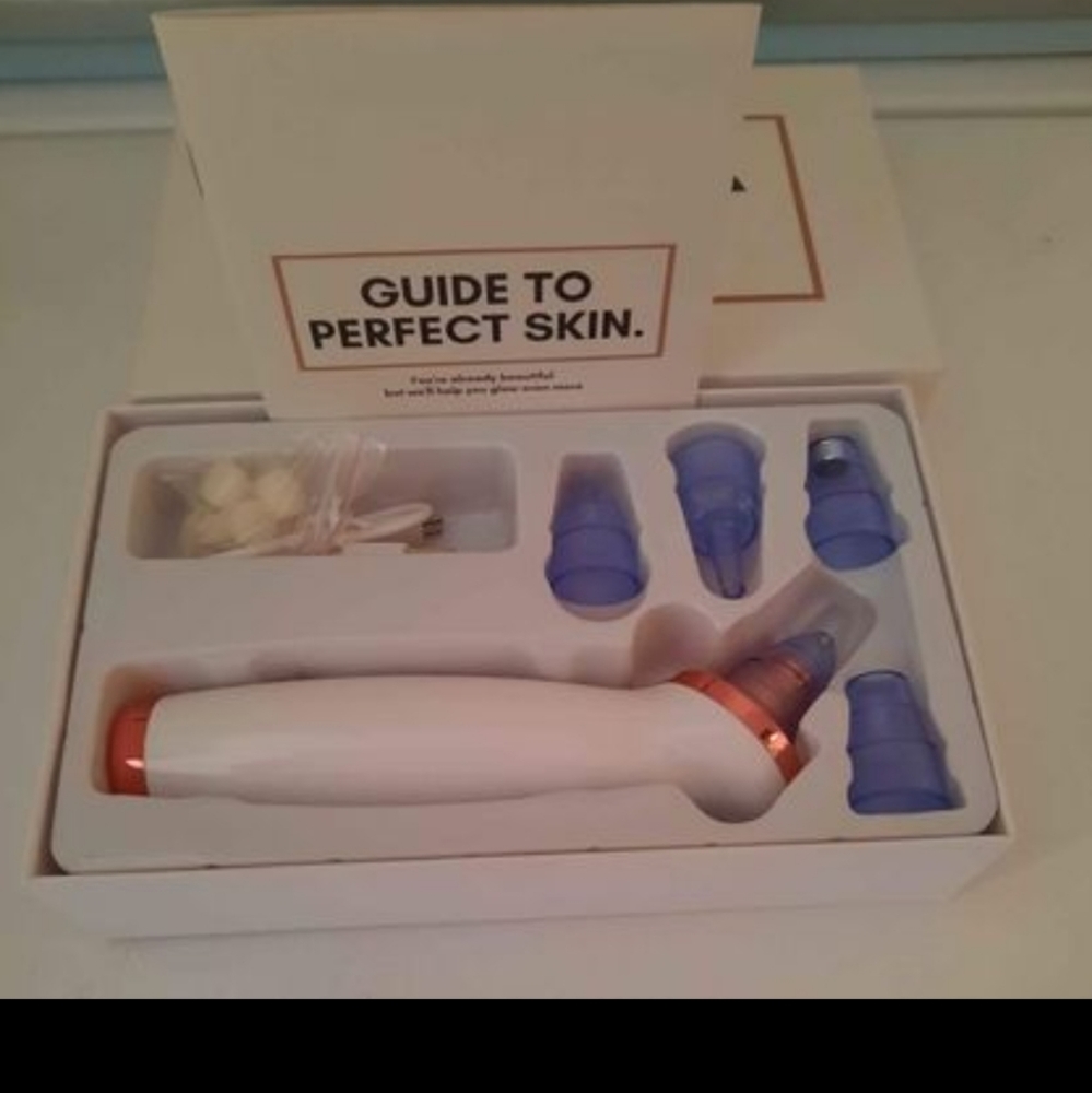 Device for deep skin cleansing